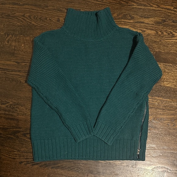 Lululemon turtleneck sweater - Picture 1 of 3